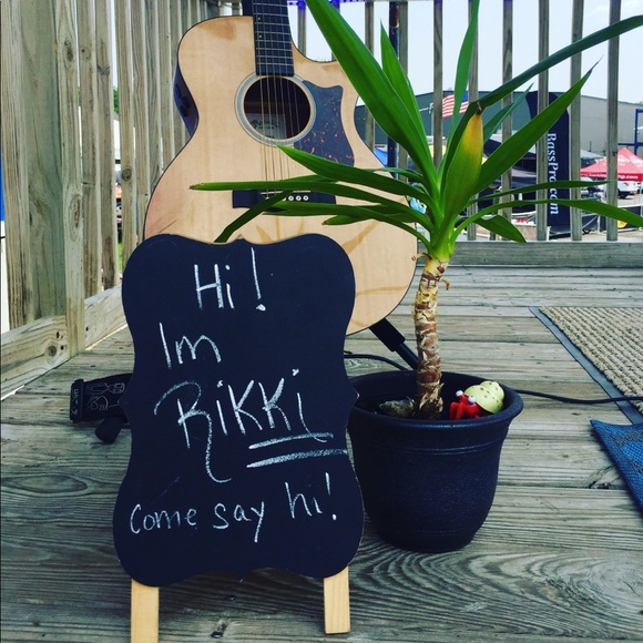 Meet your Posher, Rikki! - Picture 1 of 11